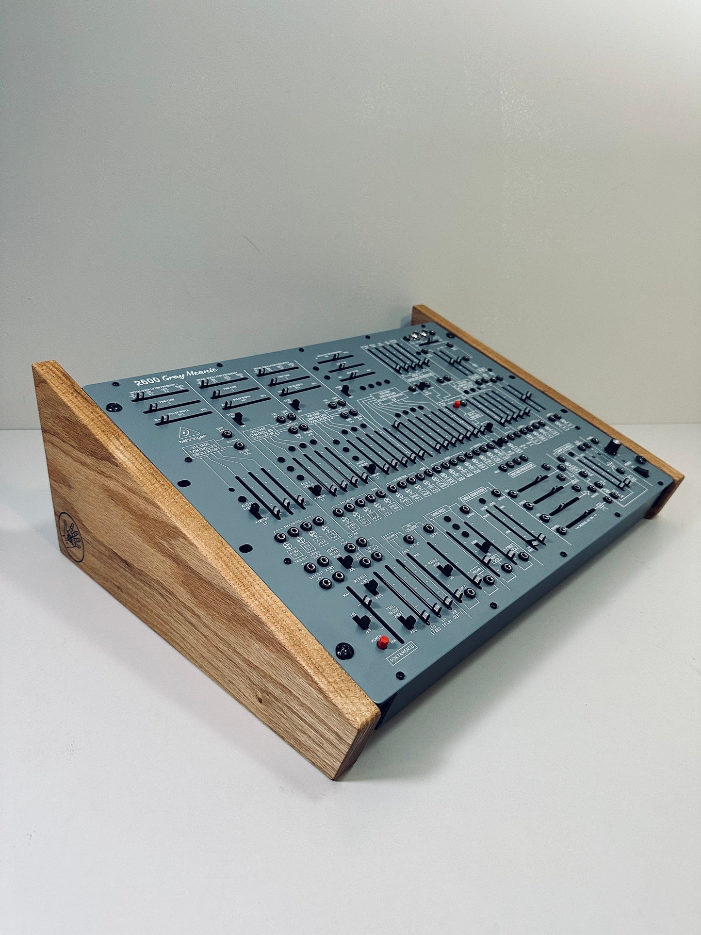 Behringer 2600 Stand / 8u Desktop Synth Rack