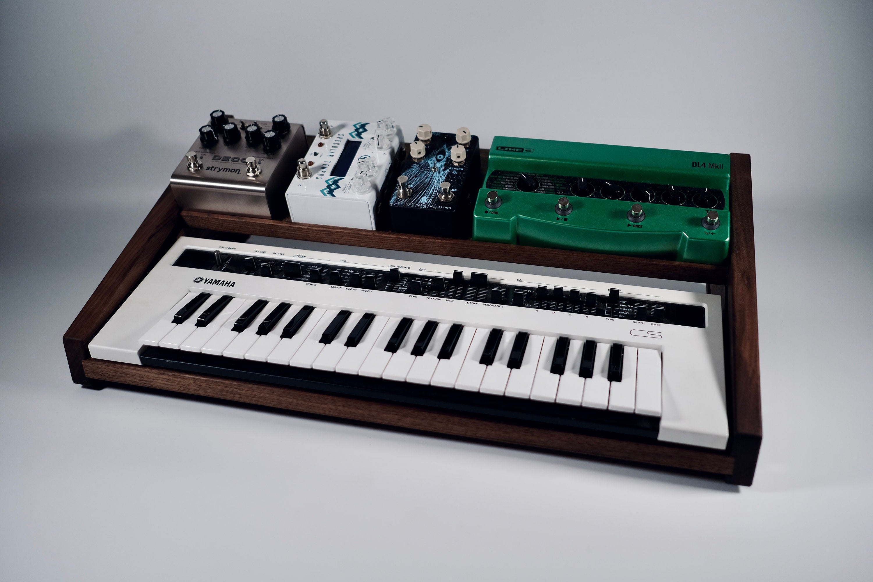 Yamaha Reface series synth stand with pedal shelf – codahandmade